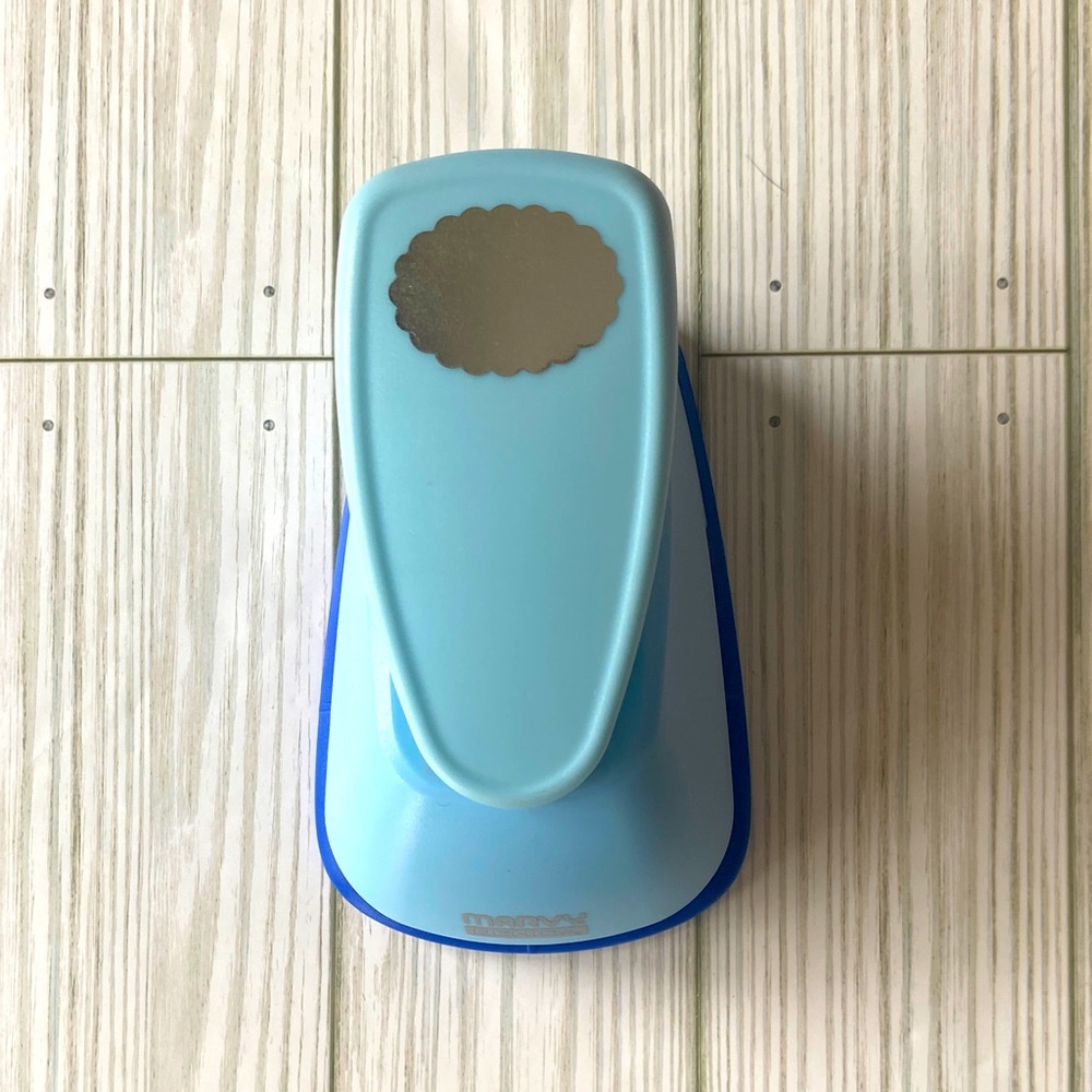 Marvy Uchida Oval Scallop Paper Punch 2"